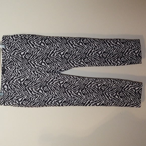 Banana Republic Sloan Zebra design women's pants - Picture 2 of 4
